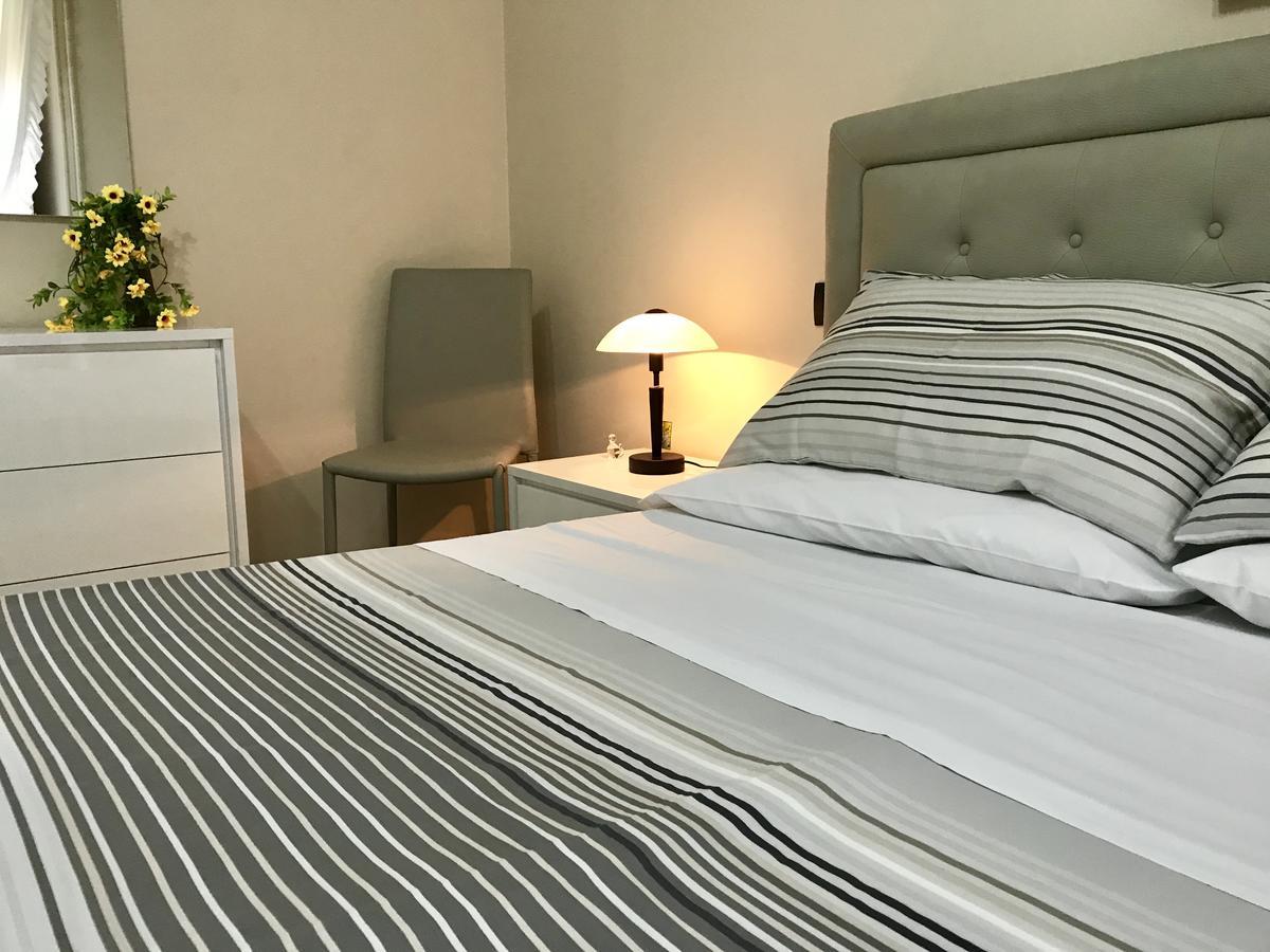 B&B Villa Roma เปียซซา อาร์เมรีนา ภายนอก รูปภาพ